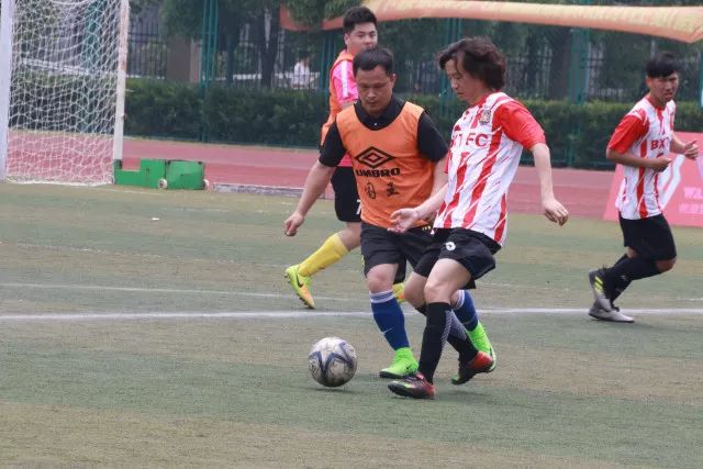 王瑞泽24分青岛负广州 胡金秋20分广厦胜天津